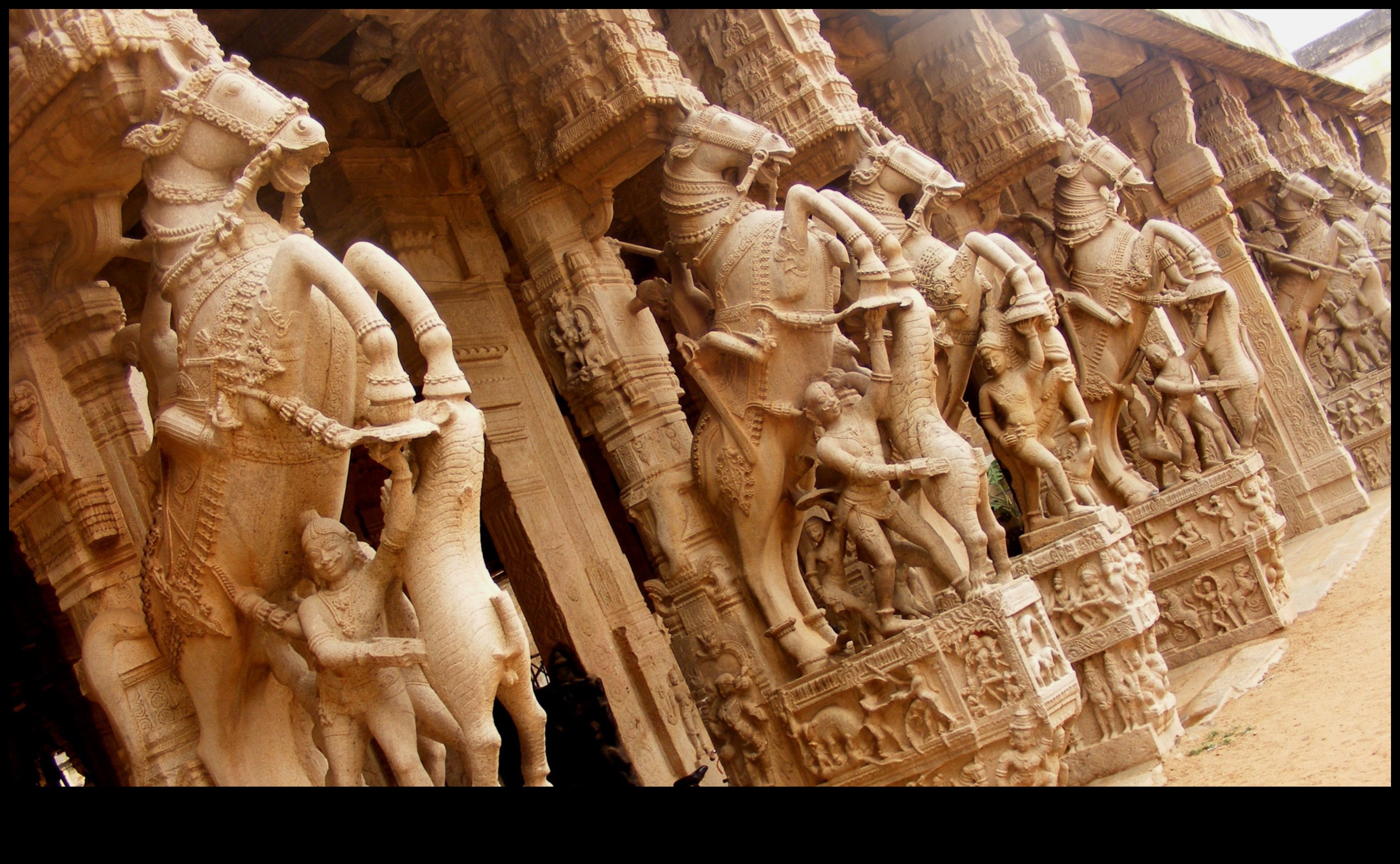 Pillars of the Past Μια διαχρονική γιορτή του χρόνου 3 Pillars of the Past: Celebrating the Pillars of Time