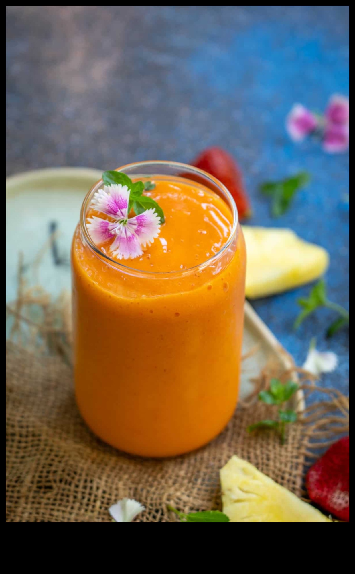 Sunset πίνει Smoothies με φρούτα για να ευχαριστήσει τις αισθήσεις σας 4 Sunset Sips: Fruit Smoothies που αιχμαλωτίζουν τα χρώματα του βραδινού ουρανού
