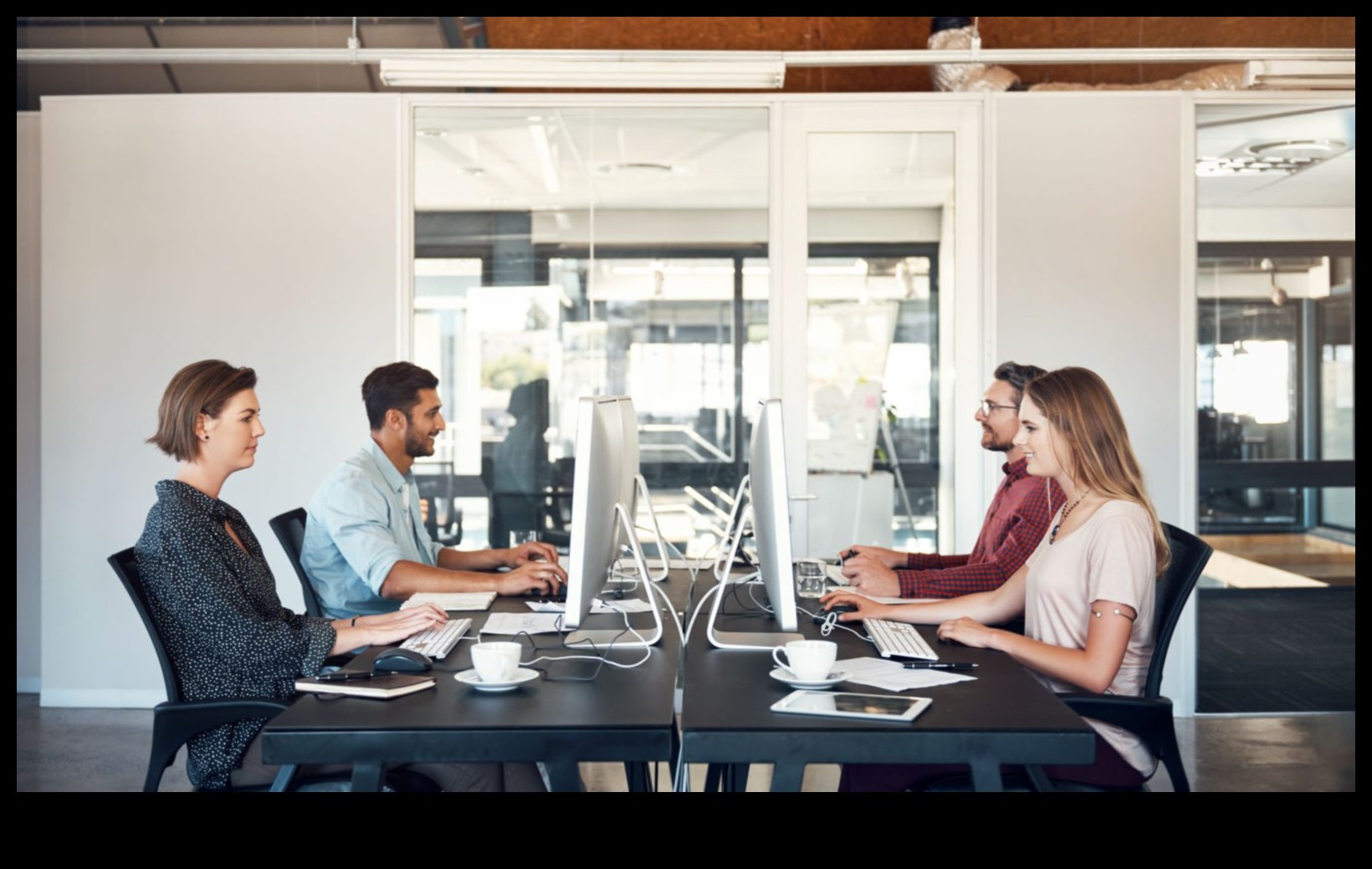 Αυξημένη απόδοση Πώς τα ηλεκτρονικά υψηλής απόδοσης ενισχύουν την παραγωγικότητα σε σταθμούς εργασίας γραφείου 4 Αυξημένη απόδοση: Ηλεκτρονικά υψηλής απόδοσης για σταθμούς εργασίας γραφείου