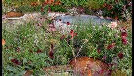 Ανθίστε με γεύση Μεταμορφώστε τον κήπο σας με εκείνα τα 7 κυρίως διακοσμητικά αντικείμενα 4 Bloom in Style: Ανακαλύψτε τα βασικά στοιχεία της μεταμορφωτικής διακόσμησης κήπου