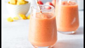Δύση του ηλίου πίνει Smoothies με τελικό αποτέλεσμα για να έχετε κατά νου να ευχαριστήσει τις αισθήσεις σας 5 Sunset Sips: Fruit Smoothies που αιχμαλωτίζουν τα χρώματα του βραδινού ουρανού